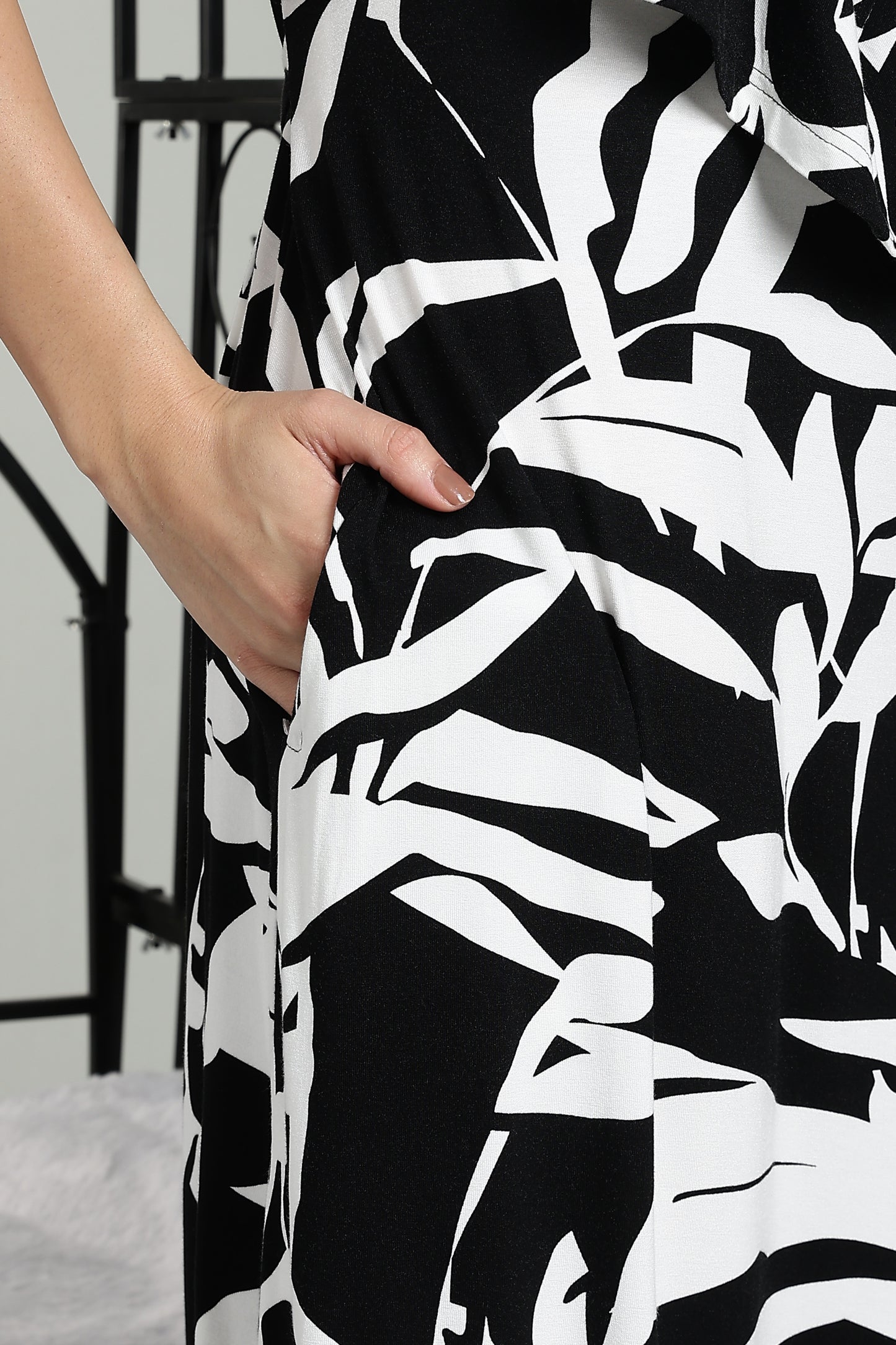 Maternity wear with Shawl - Ebony Flora