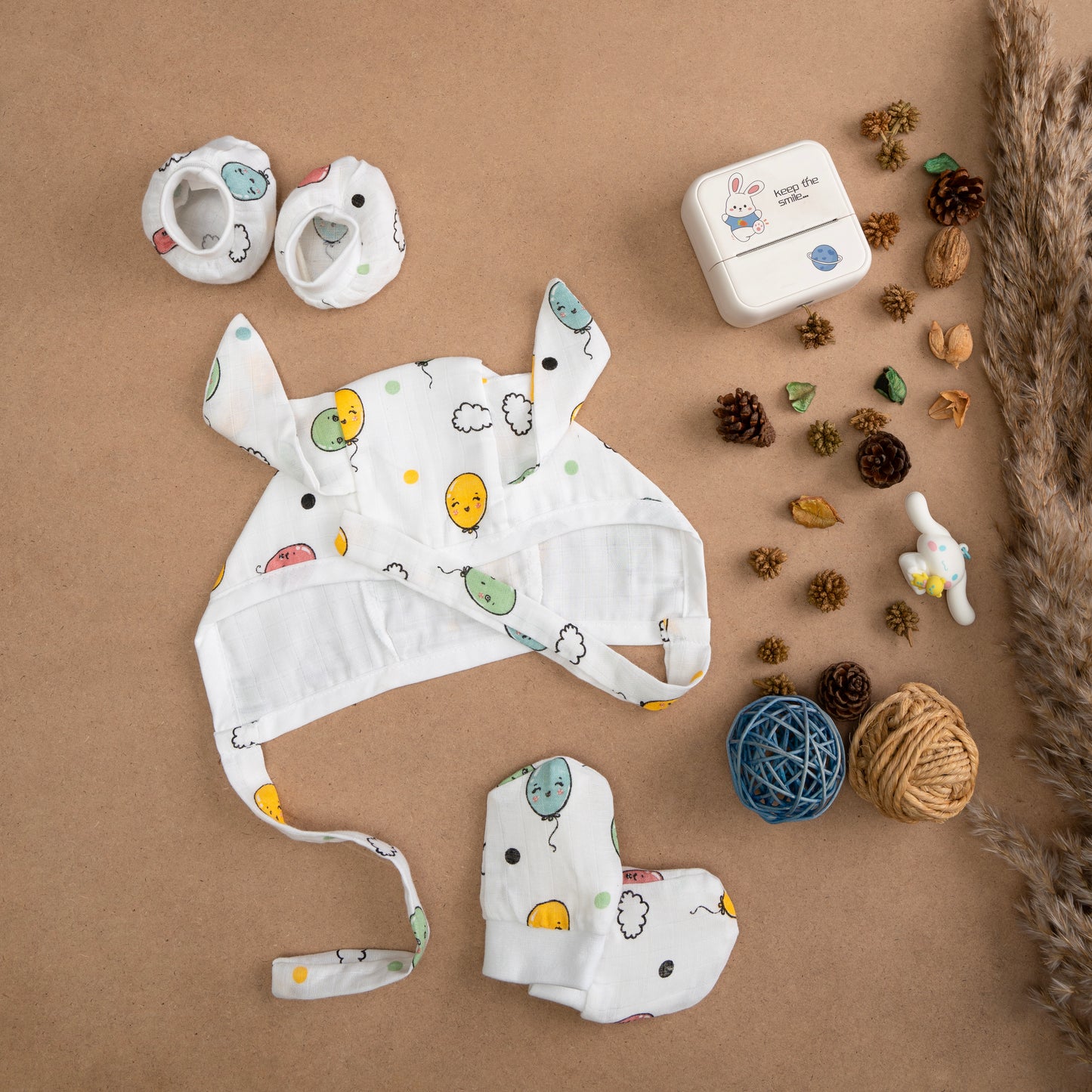MUSLIN-CAP-MITTEN-BOOTIES-FLOTING SMILES