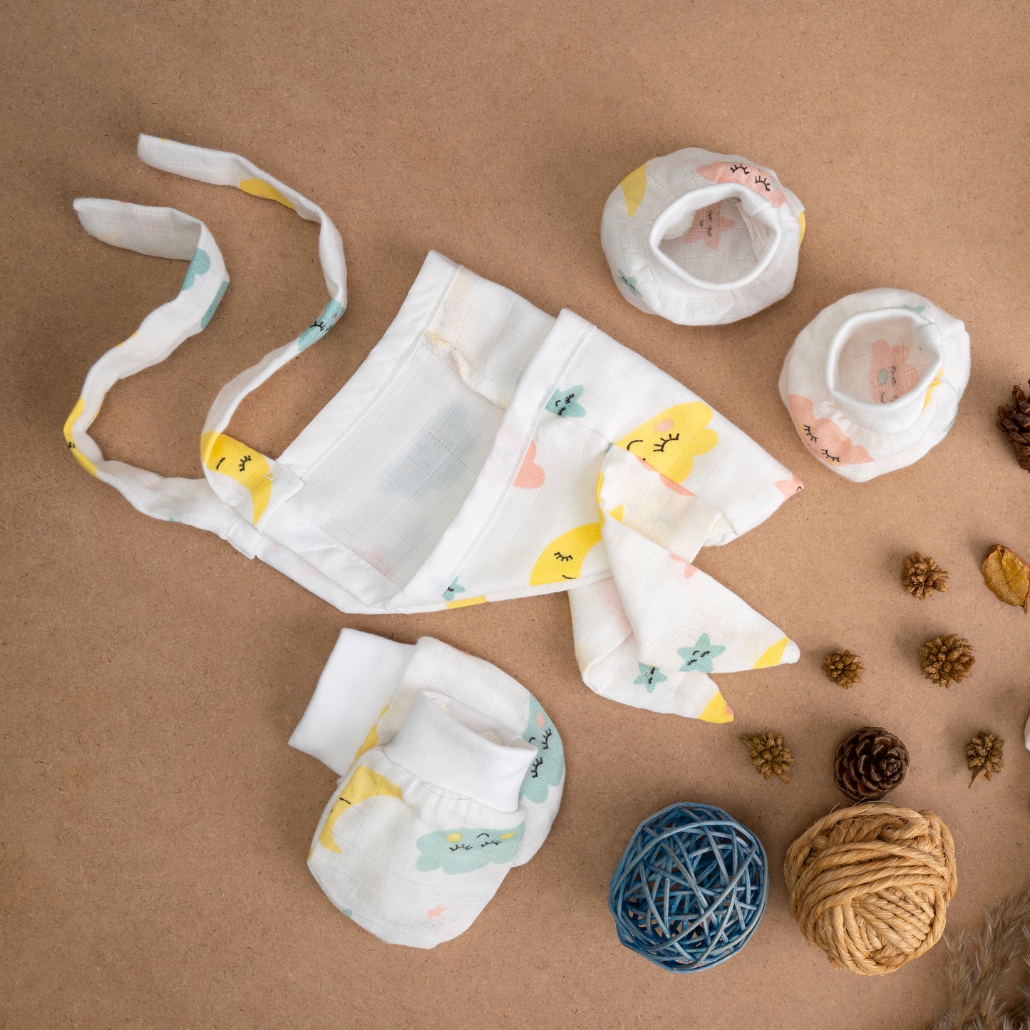 MUSLIN-CAP-MITTEN-BOOTIES-TWINKLE TIDES